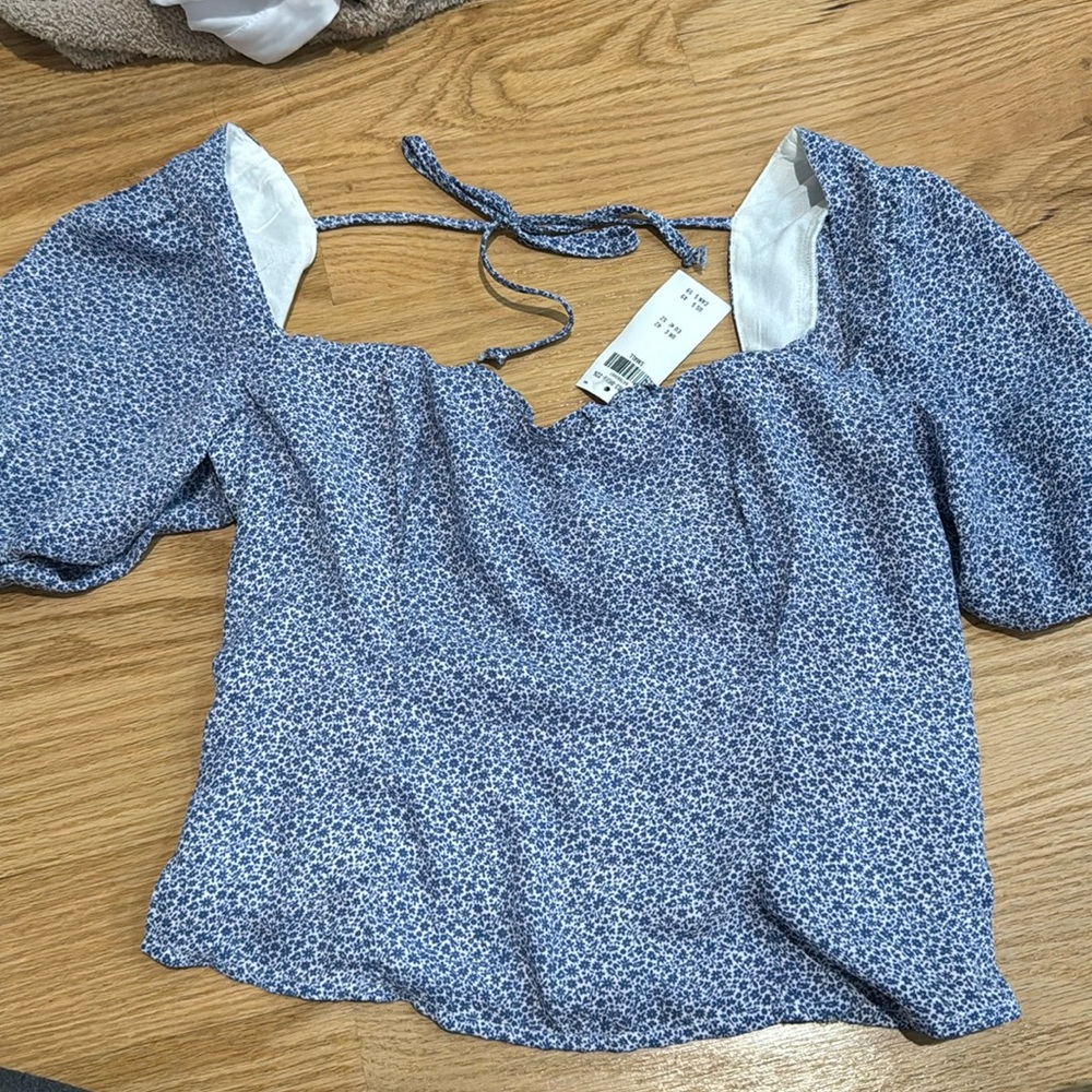 Abercrombie flower top size small